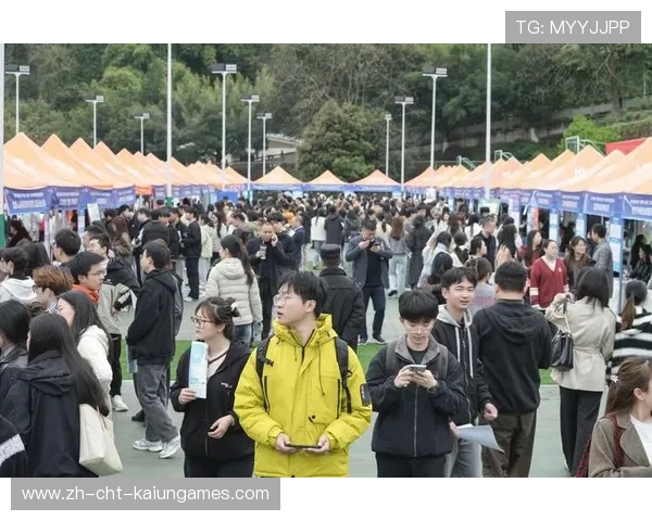 成都西南大学招聘安排紧凑,考生跑步进场成常态,西南大学2021秋季校园招聘会